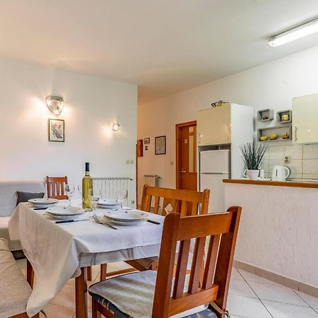 2 Bedroom Stunning Apartment In Ровінь Екстер'єр фото
